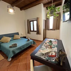 https://vicolo-del-vento-stanza-scirocco.palermohotels.org